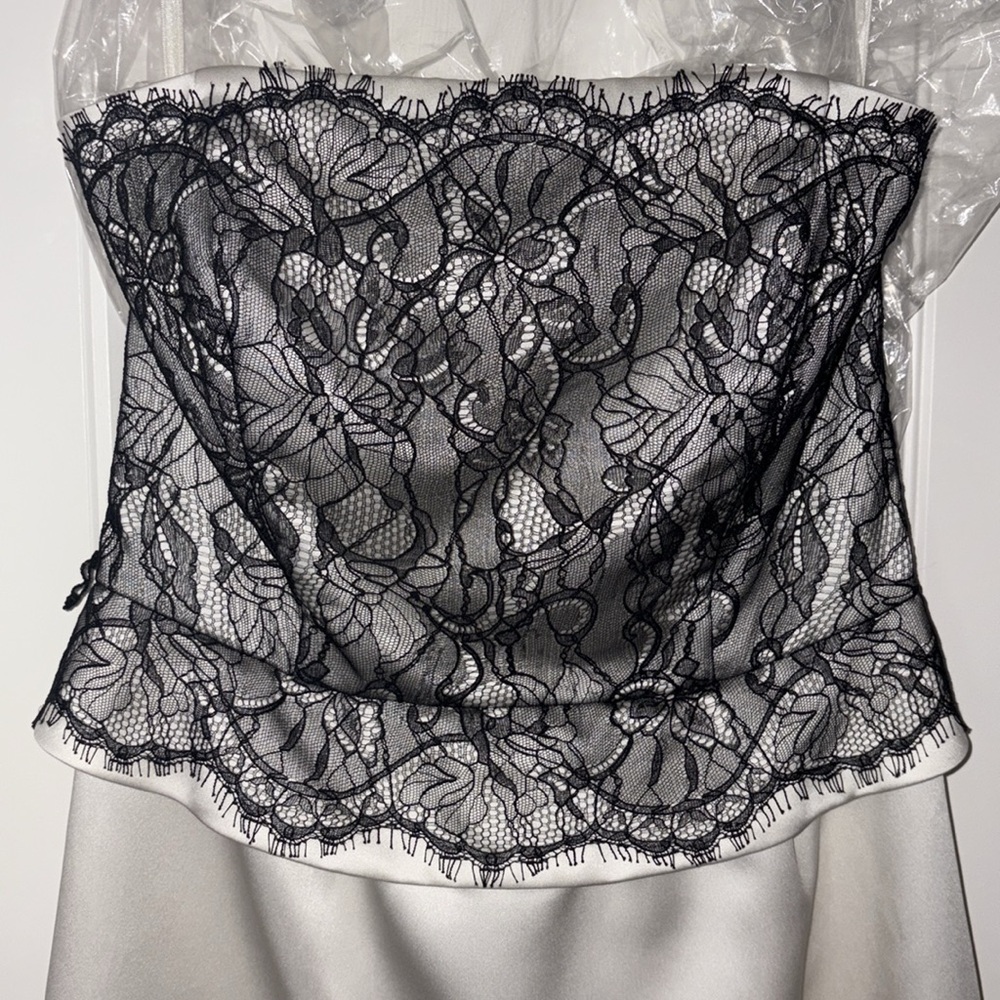 NWOT size 6 home coming/ evening/ event dress 
Black/cream PRISED TO SELL